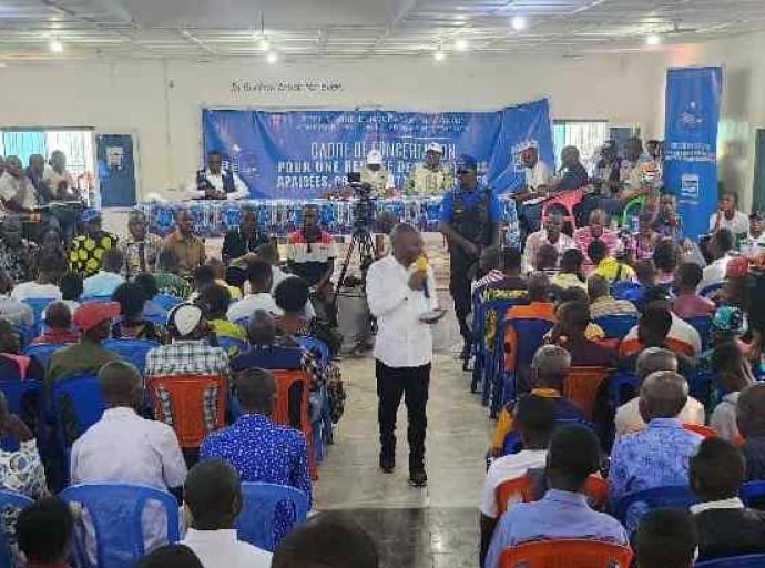 Elections législatives à Masimanimba , CENI : Paul Muhindo dispense les deux premiers modules de formation sur l’éthique et la déontologie